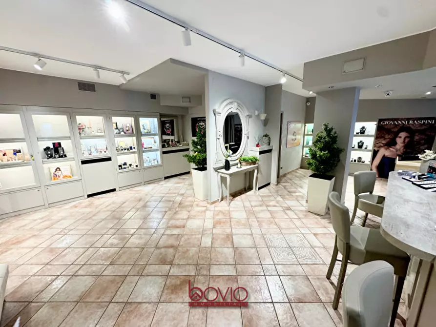 Immagine 5 di Negozio in vendita  in VIA TORINO 146 a Brandizzo