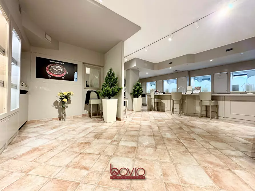 Immagine 6 di Negozio in vendita  in VIA TORINO 146 a Brandizzo