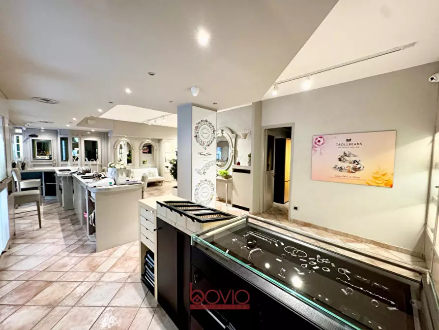 Immagine 11 di Negozio in vendita  in VIA TORINO 146 a Brandizzo