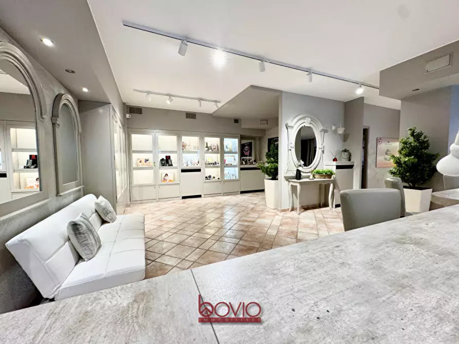 Immagine 13 di Negozio in vendita  in VIA TORINO 146 a Brandizzo