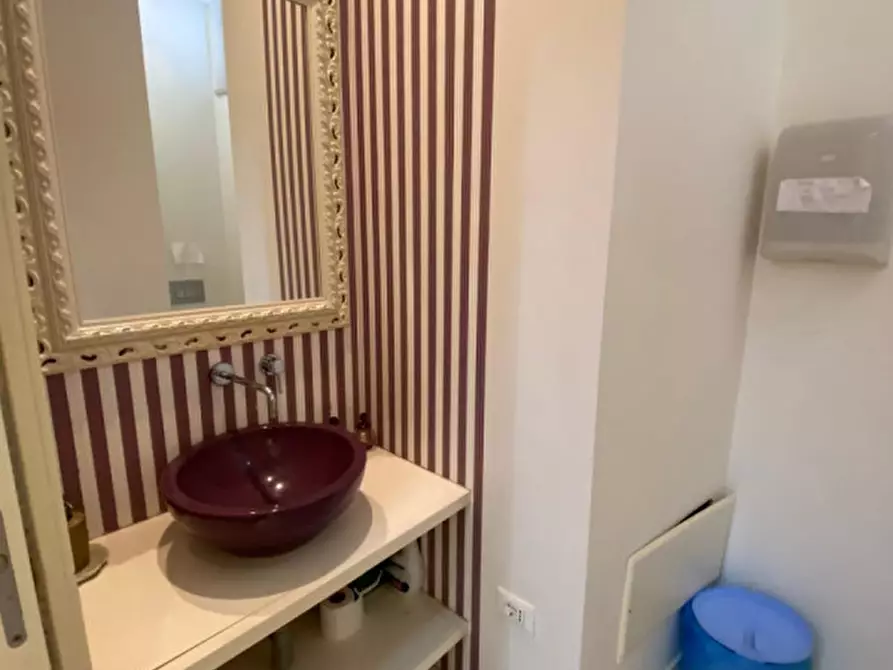 Immagine 8 di Attività commerciale in vendita  in Via Palmi 33 a Reggio Di Calabria