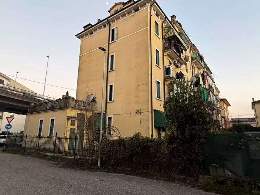 Immagine 1 di Appartamento in vendita  in Via Ferreto de Ferreti a Vicenza