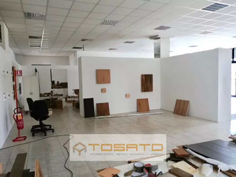 Immagine 2 di Negozio in affitto  a Cerea