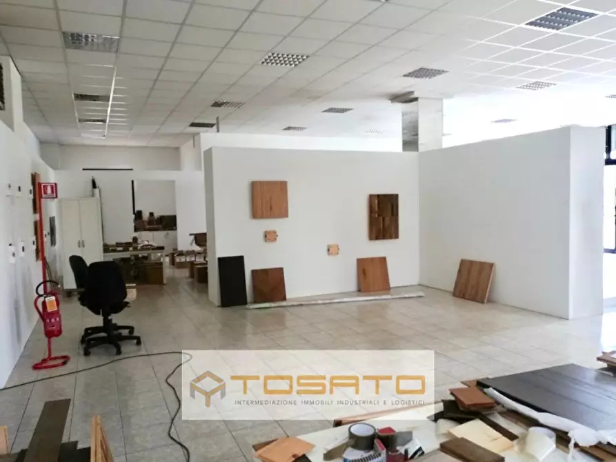 Immagine 2 di Negozio in affitto  a Cerea