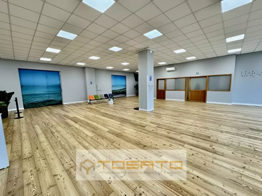 Immagine 2 di Negozio in affitto  a Cerea