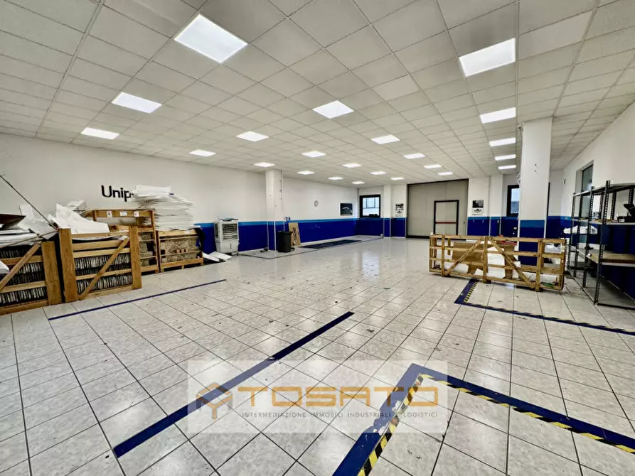 Immagine 5 di Negozio in affitto  a Cerea