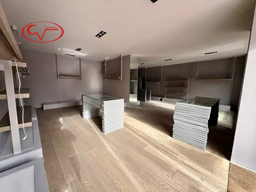 Immagine 4 di Attività commerciale in affitto  in Viale Europa a Terranuova Bracciolini