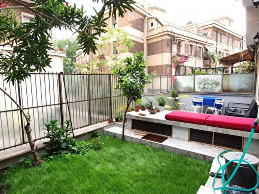 Immagine 2 di Appartamento in vendita  in via giovanni prati a Roma