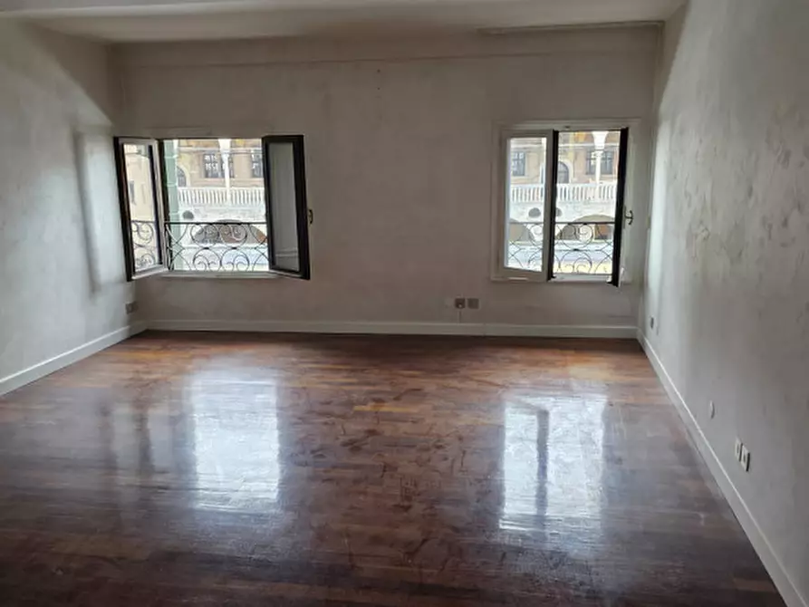 Immagine 40 di Appartamento in vendita  in Via Boccalerie a Padova