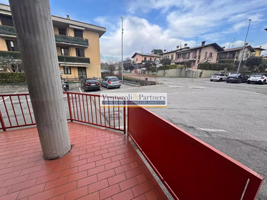 Immagine 3 di Negozio in vendita  in Via Cavalieri di Vittorio Veneto a Lonato del Garda