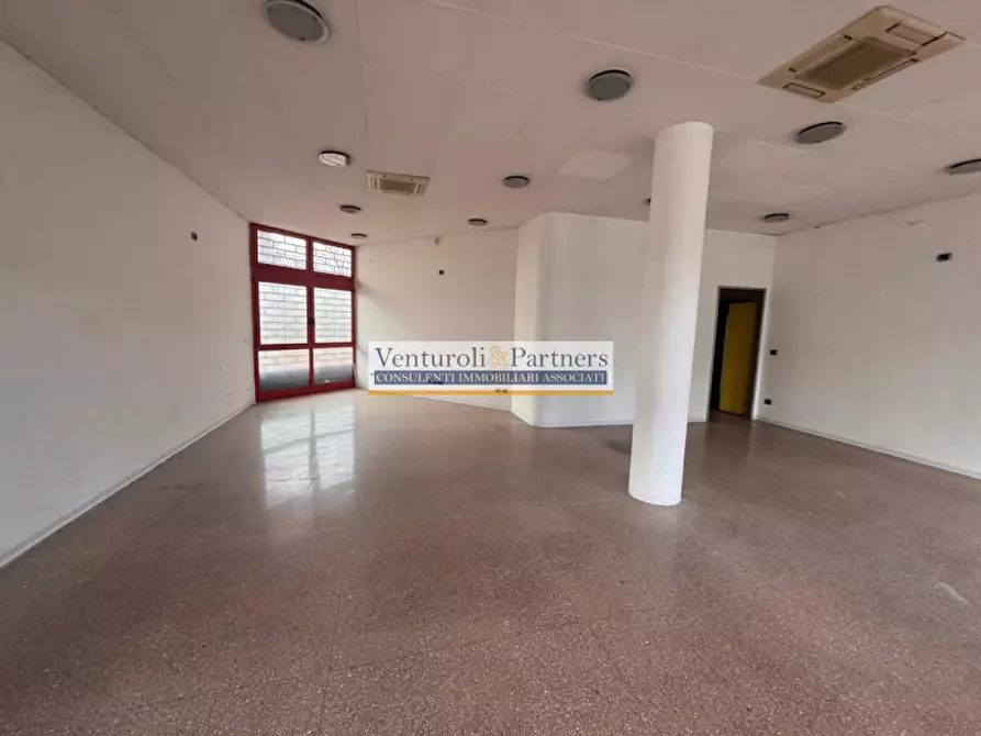 Immagine 11 di Negozio in vendita  in Via Cavalieri di Vittorio Veneto a Lonato del Garda