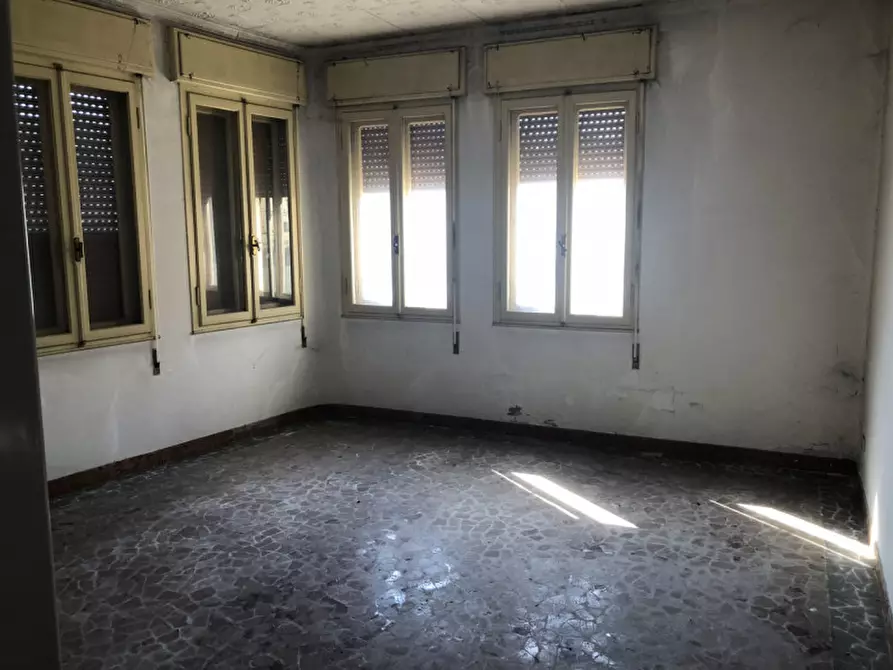 Immagine 2 di Palazzo in vendita  a Badia Polesine