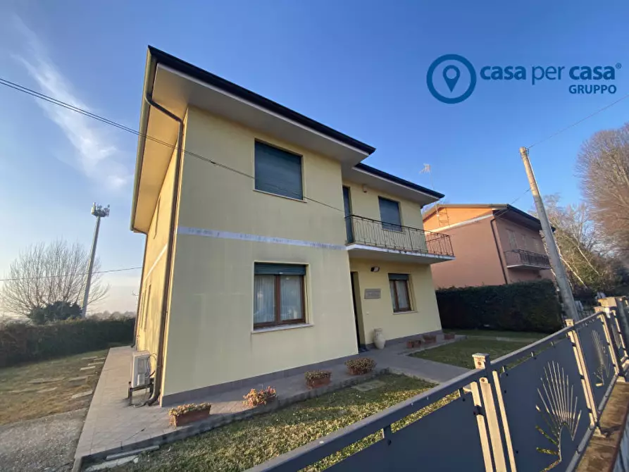 Immagine 1 di Casa indipendente in vendita  in Crespino, Via Santi Martino e Severo a Crespino