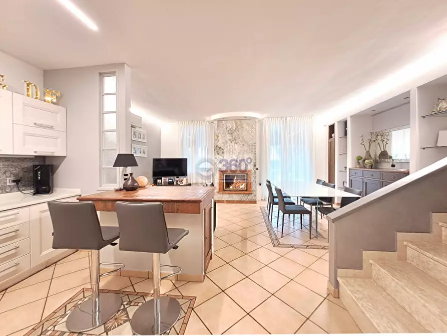 Immagine 2 di Villetta a schiera in vendita  in Via Giovanni Falcone a Passirano