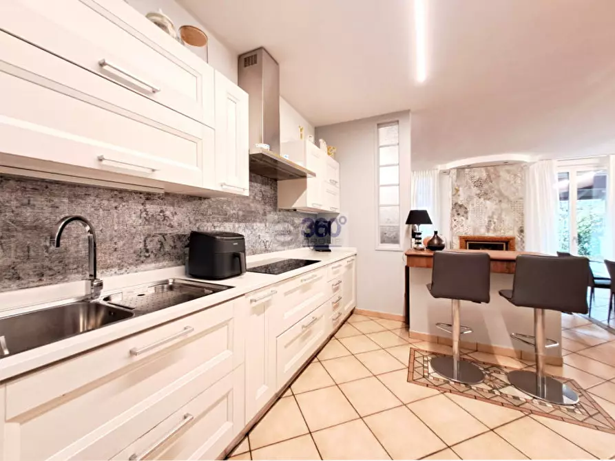 Immagine 10 di Villetta a schiera in vendita  in Via Giovanni Falcone a Passirano