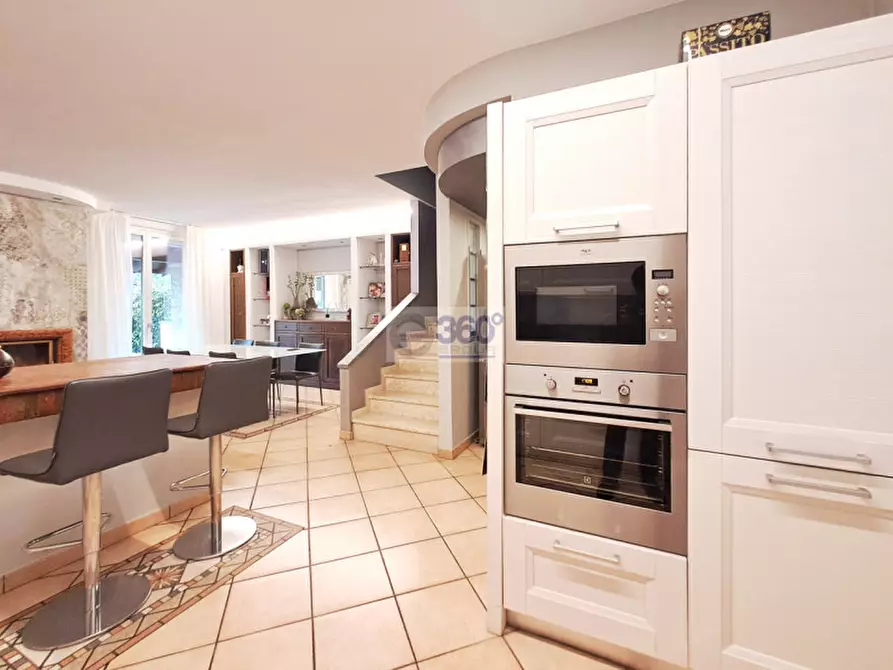 Immagine 10 di Villetta a schiera in vendita  in Via Giovanni Falcone a Passirano