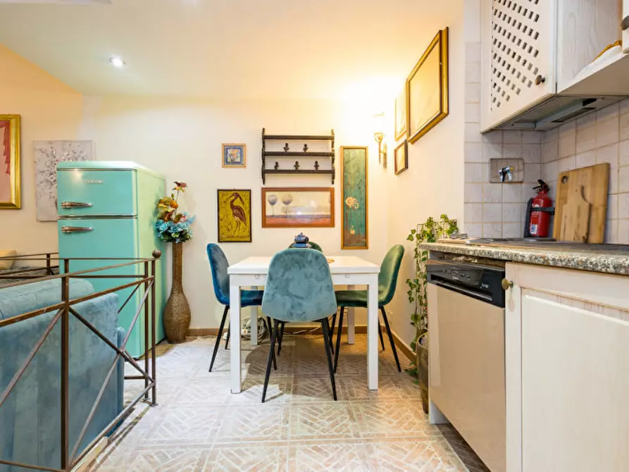 Immagine 5 di Appartamento in vendita  in Via della Paglia a Roma