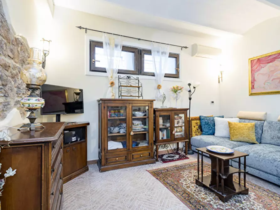 Immagine 6 di Appartamento in vendita  in Via della Paglia a Roma