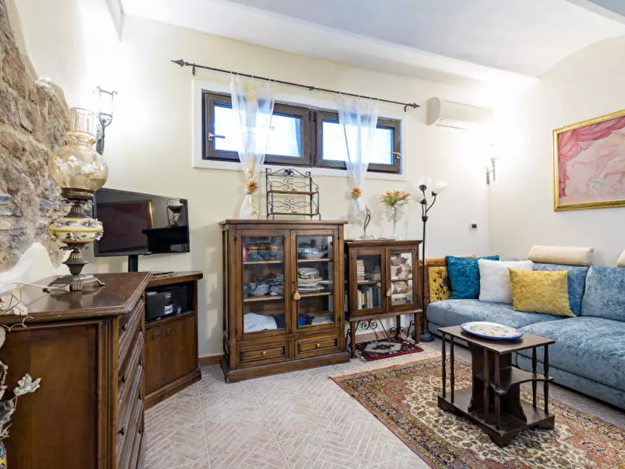 Immagine 7 di Appartamento in vendita  in Via della Paglia a Roma