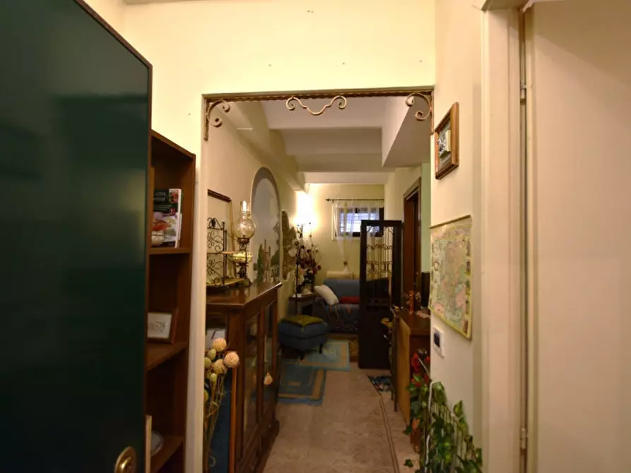 Immagine 8 di Appartamento in vendita  in Via della Paglia a Roma