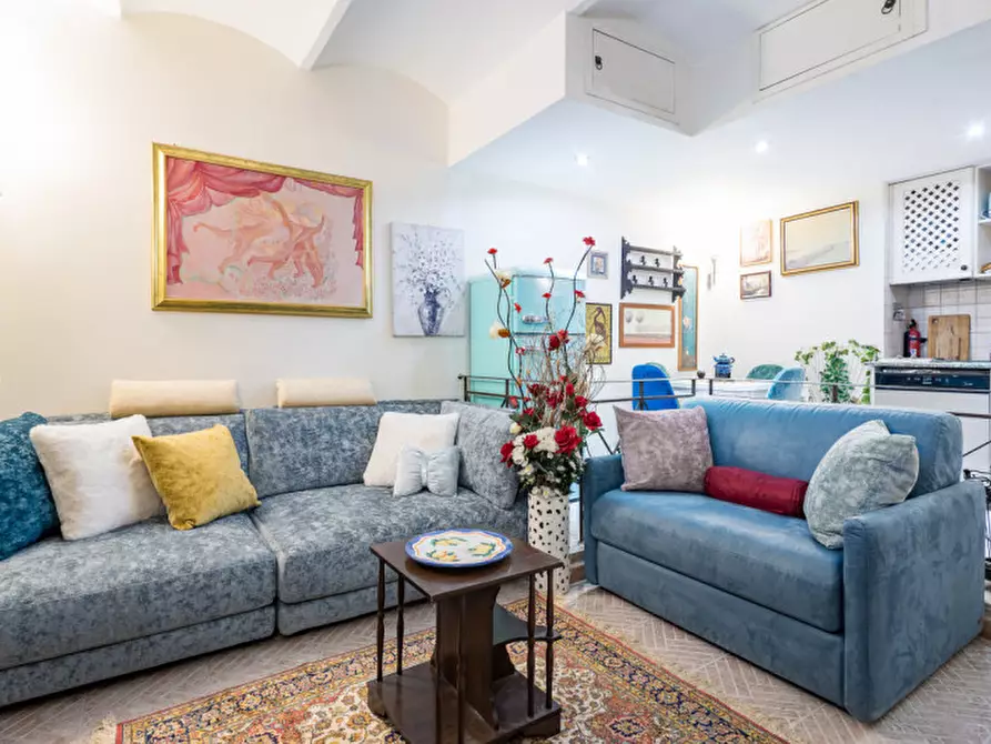 Immagine 8 di Appartamento in vendita  in Via della Paglia a Roma