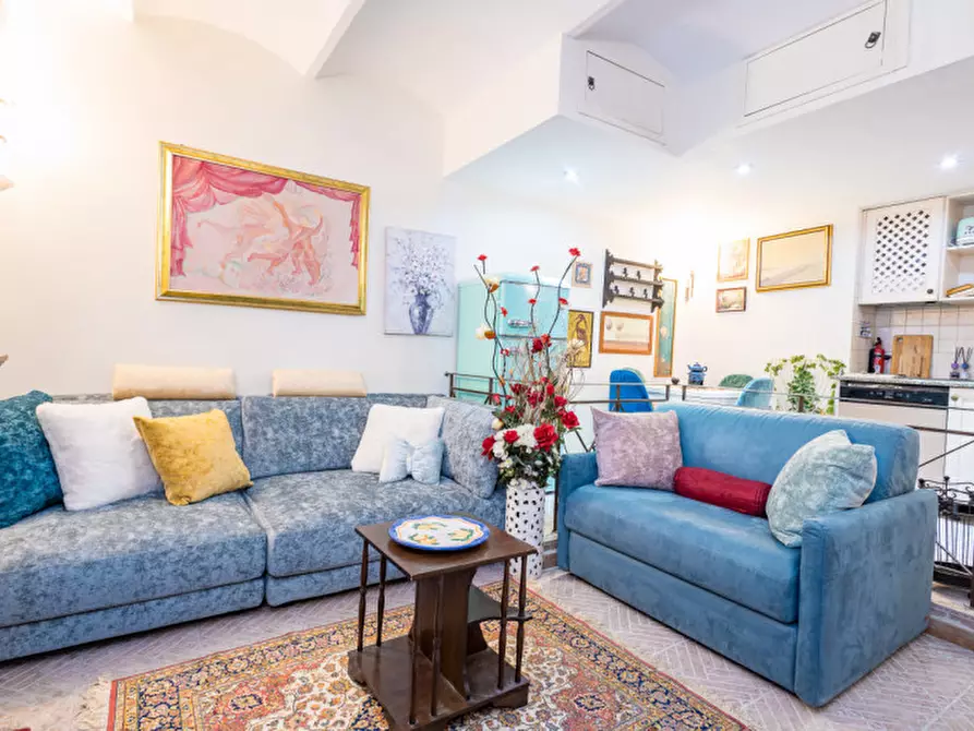 Immagine 9 di Appartamento in vendita  in Via della Paglia a Roma