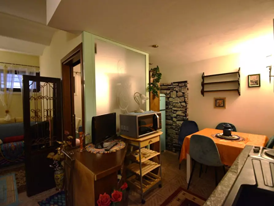 Immagine 10 di Appartamento in vendita  in Via della Paglia a Roma