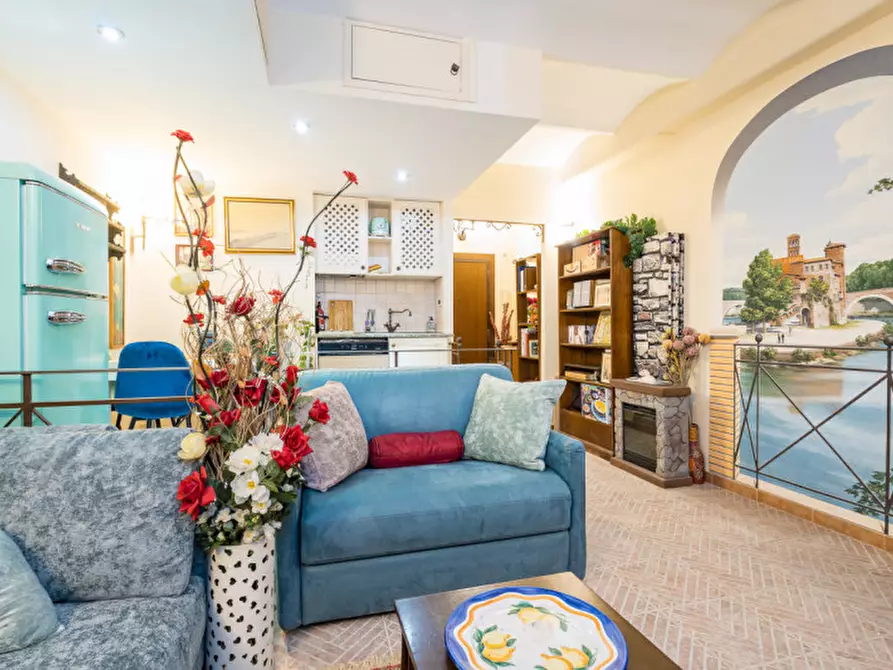 Immagine 10 di Appartamento in vendita  in Via della Paglia a Roma