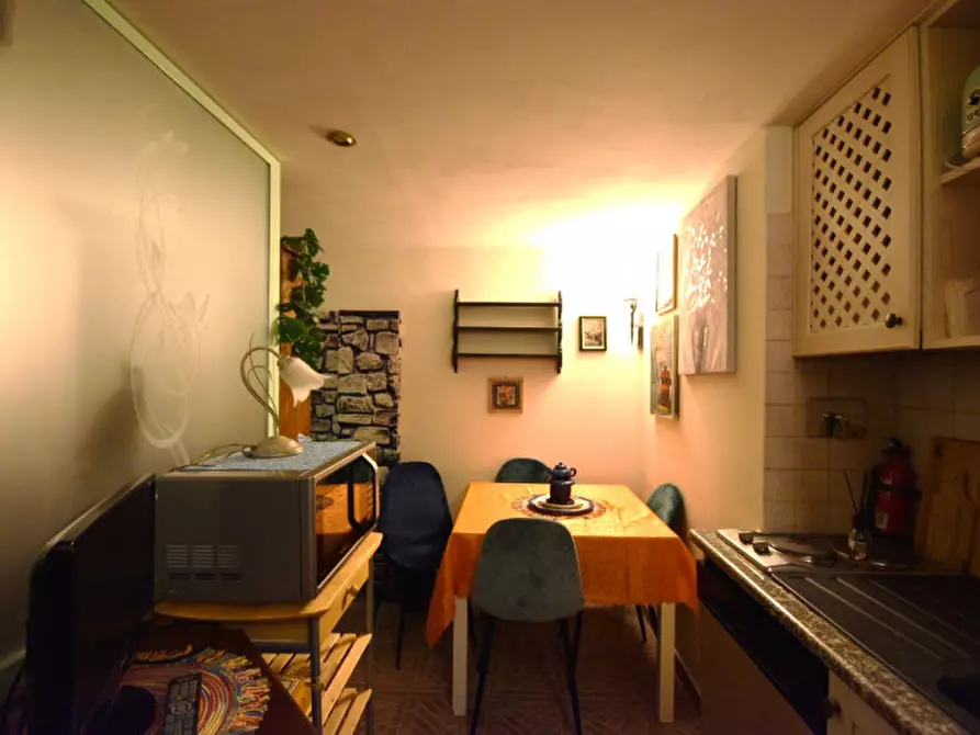 Immagine 11 di Appartamento in vendita  in Via della Paglia a Roma