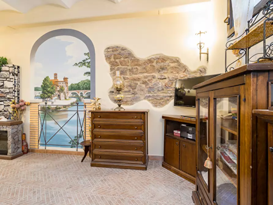 Immagine 11 di Appartamento in vendita  in Via della Paglia a Roma