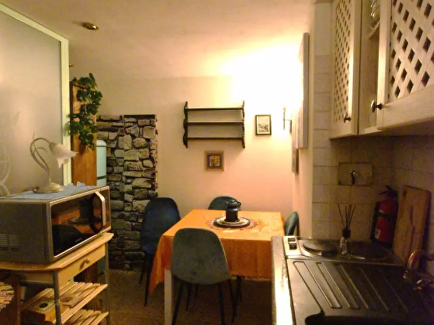 Immagine 13 di Appartamento in vendita  in Via della Paglia a Roma