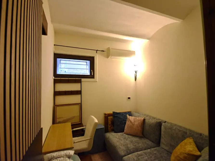 Immagine 19 di Appartamento in vendita  in Via della Paglia a Roma