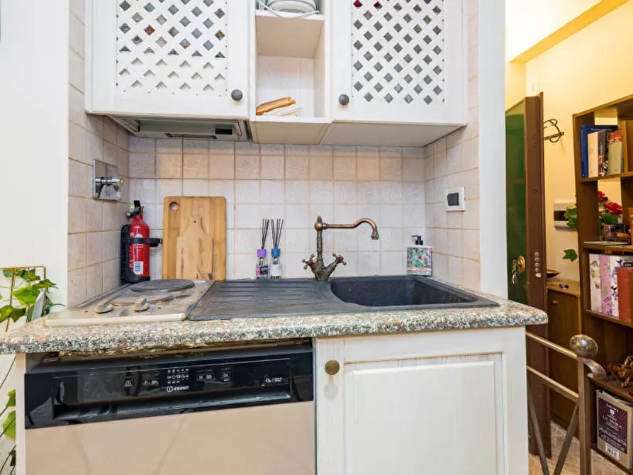 Immagine 19 di Appartamento in vendita  in Via della Paglia a Roma