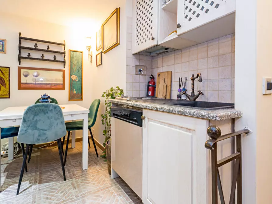 Immagine 20 di Appartamento in vendita  in Via della Paglia a Roma