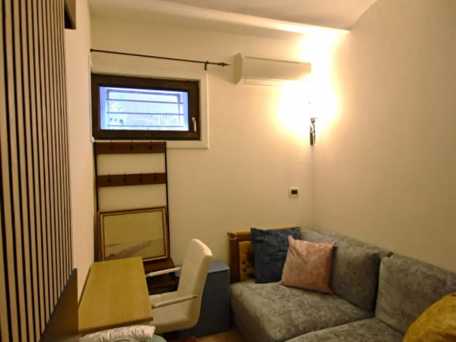 Immagine 21 di Appartamento in vendita  in Via della Paglia a Roma