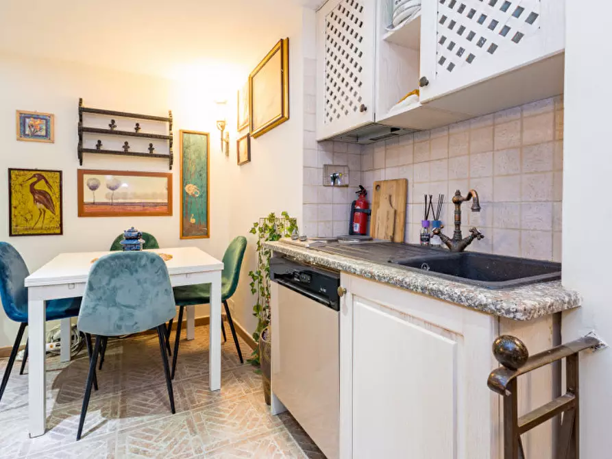 Immagine 21 di Appartamento in vendita  in Via della Paglia a Roma