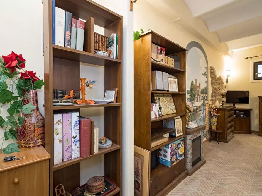 Immagine 26 di Appartamento in vendita  in Via della Paglia a Roma