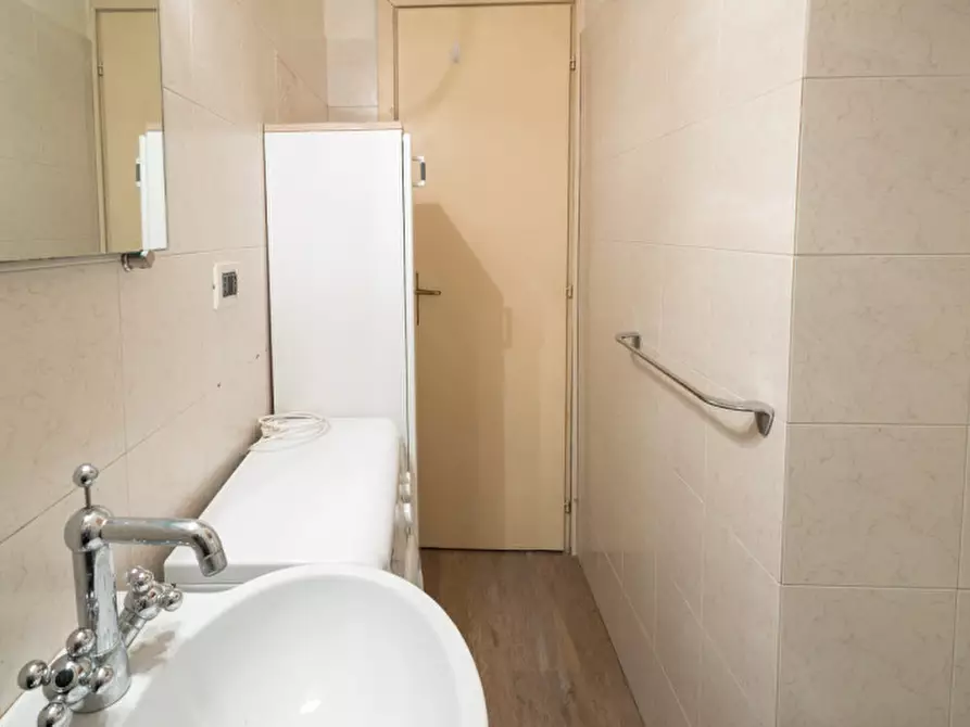 Immagine 30 di Appartamento in vendita  in Via della Paglia a Roma