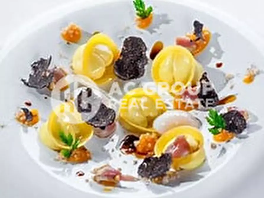 Immagine 1 di Attività commerciale in vendita  a Dormelletto