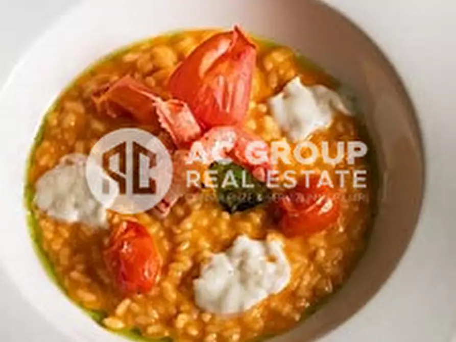 Immagine 2 di Attività commerciale in vendita  a Dormelletto