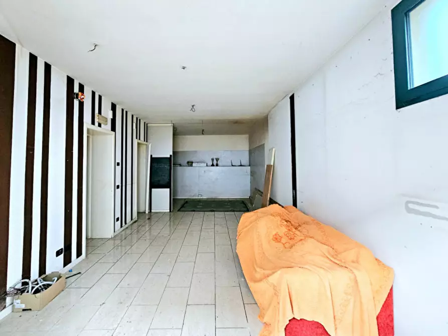 Immagine 2 di Negozio in affitto  in viale fiume a Este