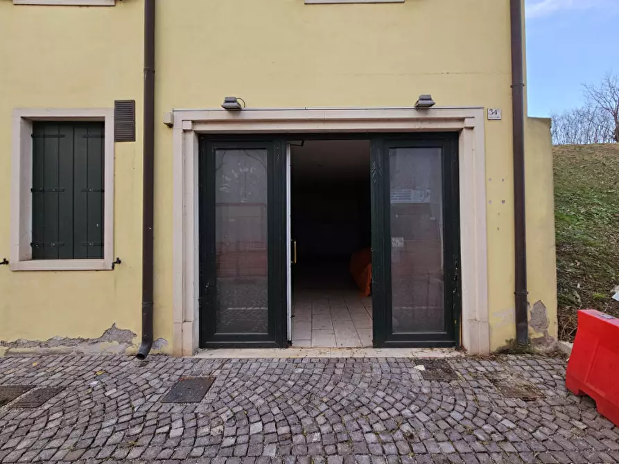 Immagine 4 di Negozio in affitto  in viale fiume a Este