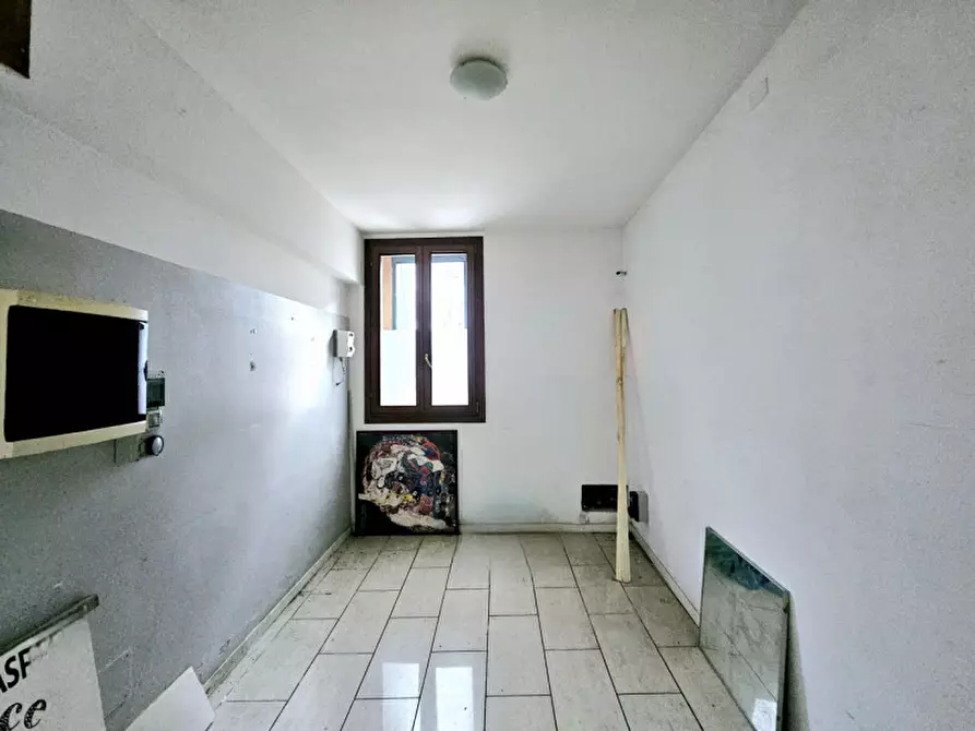 Immagine 5 di Negozio in affitto  in viale fiume a Este