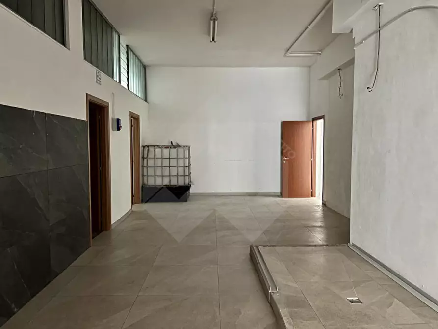 Immagine 8 di Attività commerciale in affitto  in Via Barletta 110 a Andria