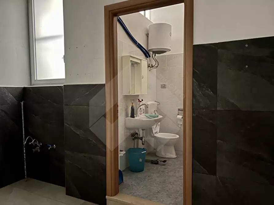 Immagine 9 di Attività commerciale in affitto  in Via Barletta 110 a Andria