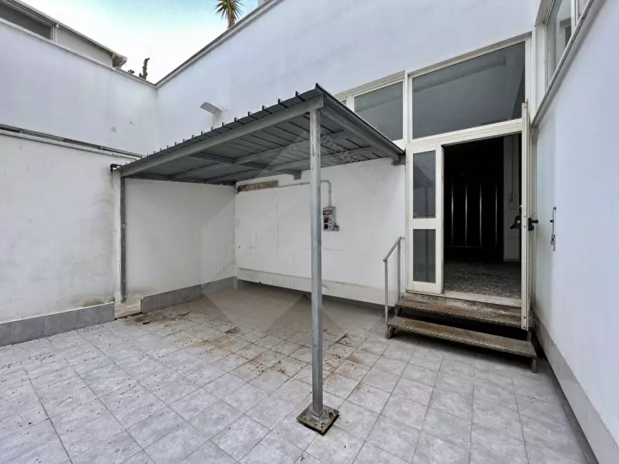 Immagine 15 di Attività commerciale in affitto  in Via Barletta 110 a Andria