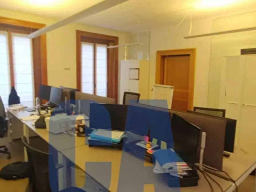 Immagine 4 di Ufficio in affitto  in PIAZZA DEL CARMINE a Milano