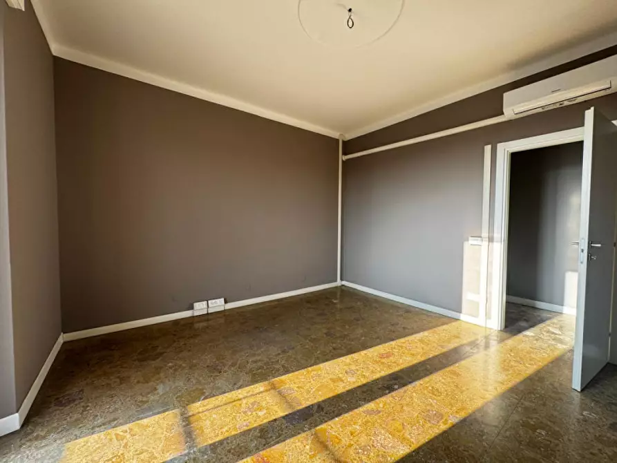 Immagine 5 di Ufficio in affitto  a Brescia