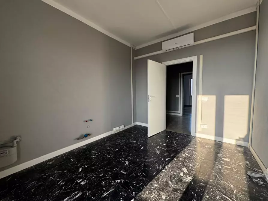 Immagine 8 di Ufficio in affitto  a Brescia