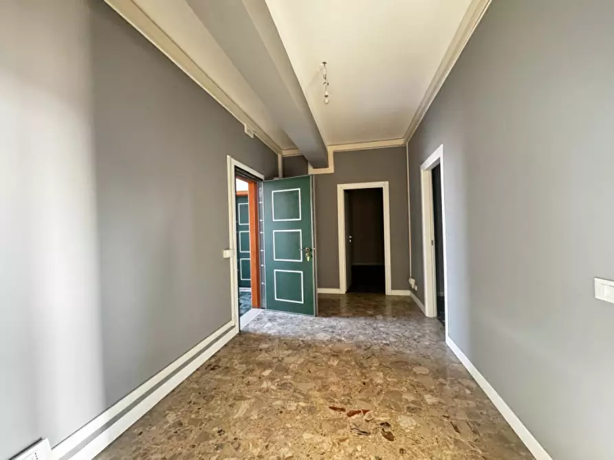 Immagine 12 di Ufficio in affitto  a Brescia